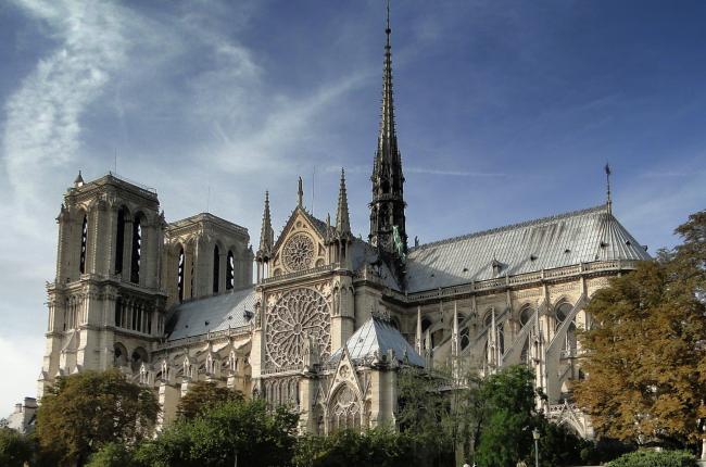 Cathédrale_Notre-Dame_de_Paris_2011_wikimedia commons.jpg